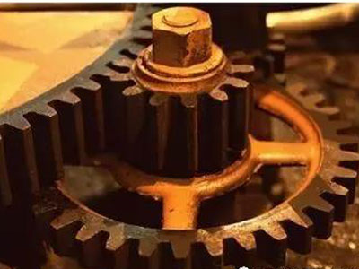 “大”振動(位移)形成的原因